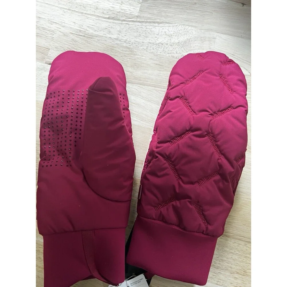 new Lululemon size medium Quilted Fleece Lined Mittens Berry Rumble Women's pink